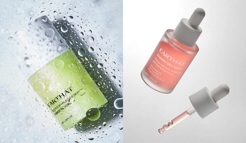 水滴をまとった背景に配置されたEARTHATのセラム製品で、保湿スキンケアと韓国の保湿スキンケアルーティンをイメージしたビジュアル