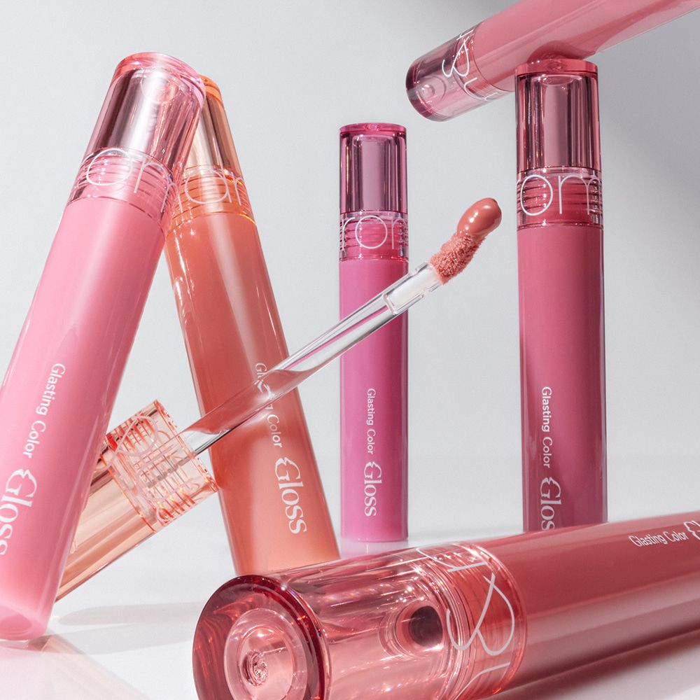 “rom&nd Glasting Color Gloss lineup featuring pink and coral gloss tubes with glossy applicator.