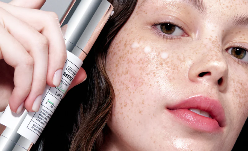 Model applying VT COSMETICS Reedle Shot to the face, showing lightweight texture and natural skin finish during use.