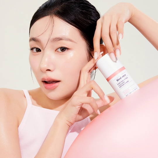 Biodance Pore Perfecting Collagen Peptide Cream applied to skin to create a smooth, poreless base for a korean glass skin routine
