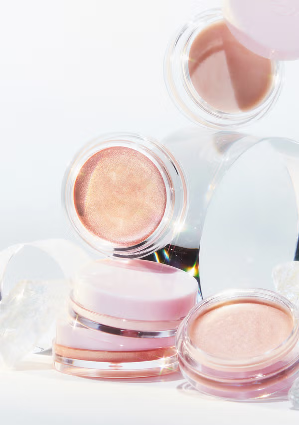 韓国ダイソーのバームタイプハイライター。ツヤ肌メイクで立体感と自然な反射光を加えるポイントアイテム。