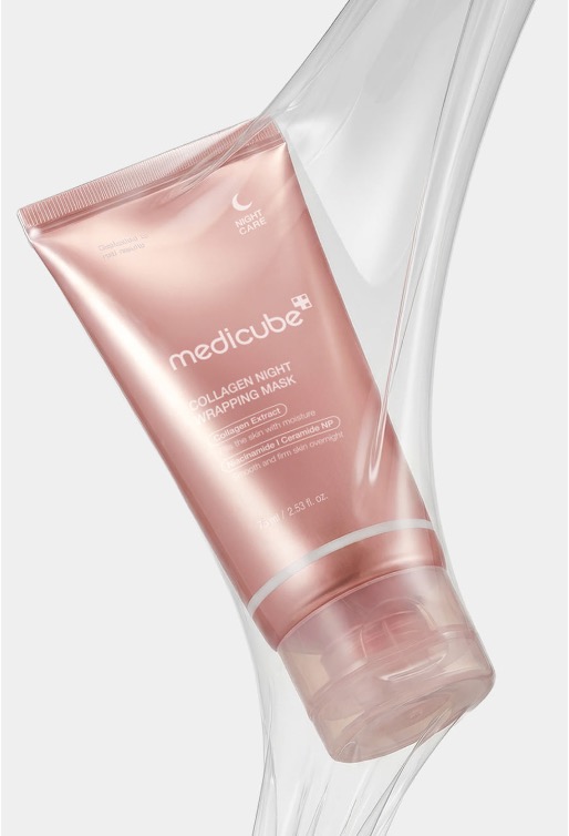 medicube コラーゲンナイトラッピングマスクのチューブ画像、ハリ・弾力ケアをイメージしたナイトパック製品ビジュアル