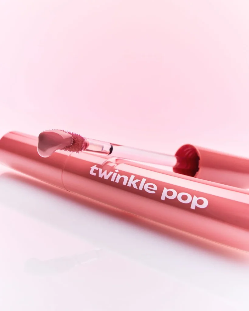 twinkle pop by CLIO ピュアグラスティントのチップとテクスチャーのクローズアップ。みずみずしいツヤ感が特徴