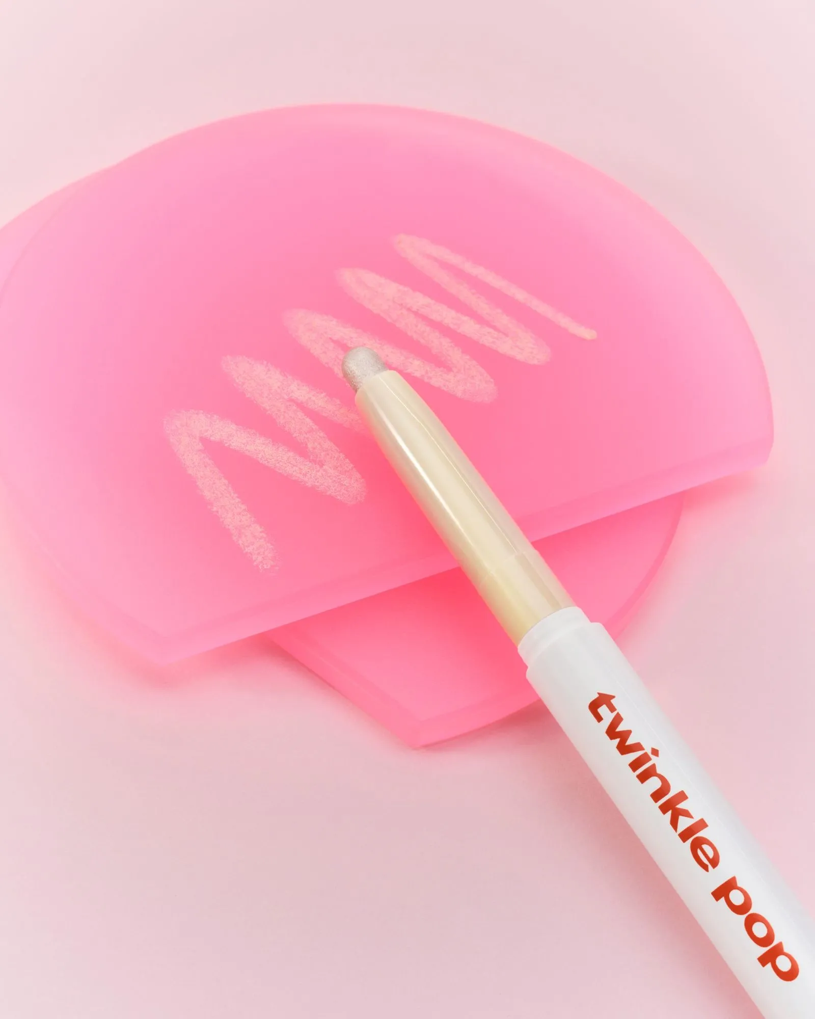 twinkle pop by CLIO スパークリングアイスティックの発色とテクスチャー。繊細なパール感でハイライトとしても使える