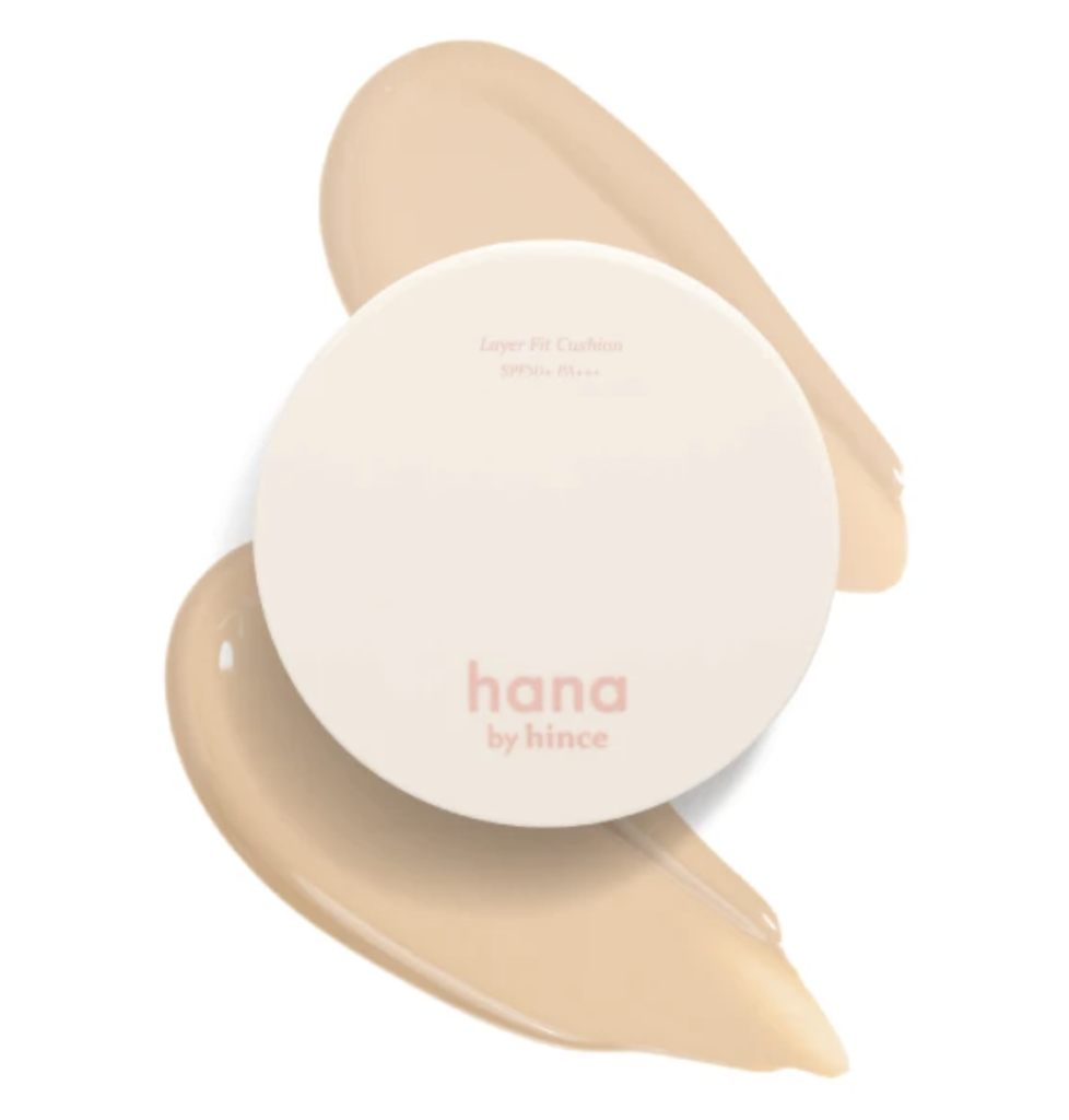 hana by hince レイヤーフィットクッション SPF50+ PA+++の製品とテクスチャー。LDK the Beautyクッションファンデ部門1位を獲得