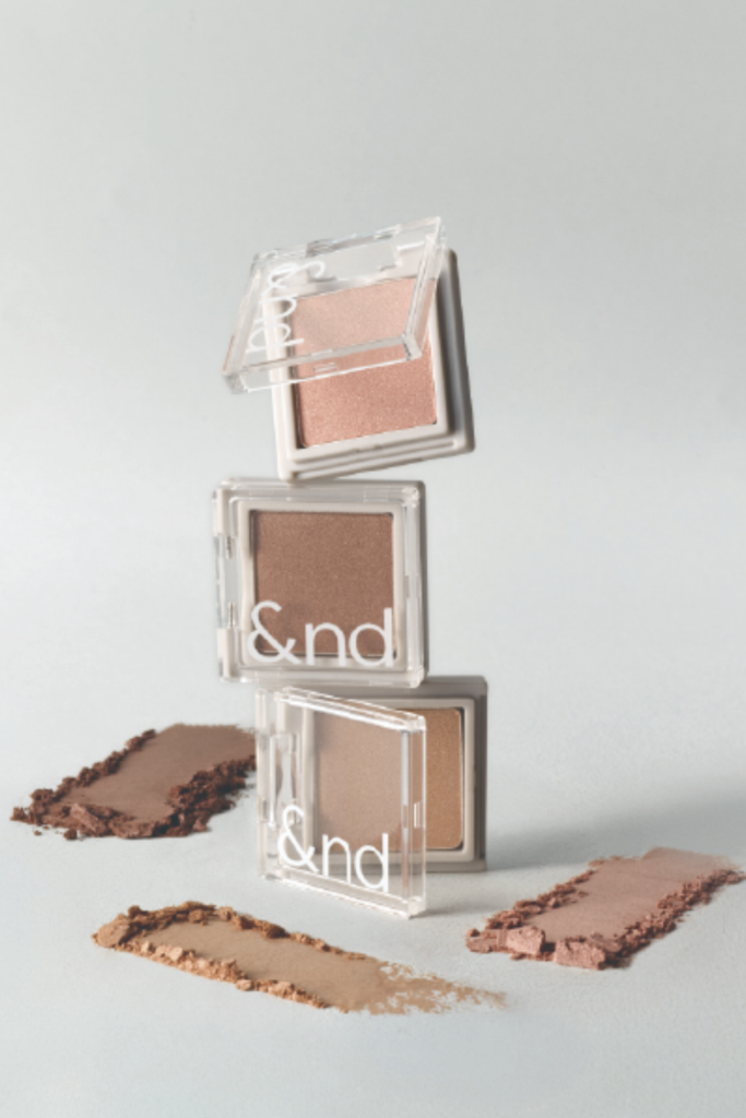 &nd by rom&nd Greigeシリーズの単色アイシャドウ全3色。30代以上の大人の女性に向けたグレージュトーンのカラー